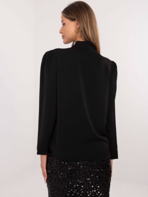 Alternative view of Palaidinė su V formos iškirpte ir dekoratyvinės gėlės elementu "TAMMI" juoda