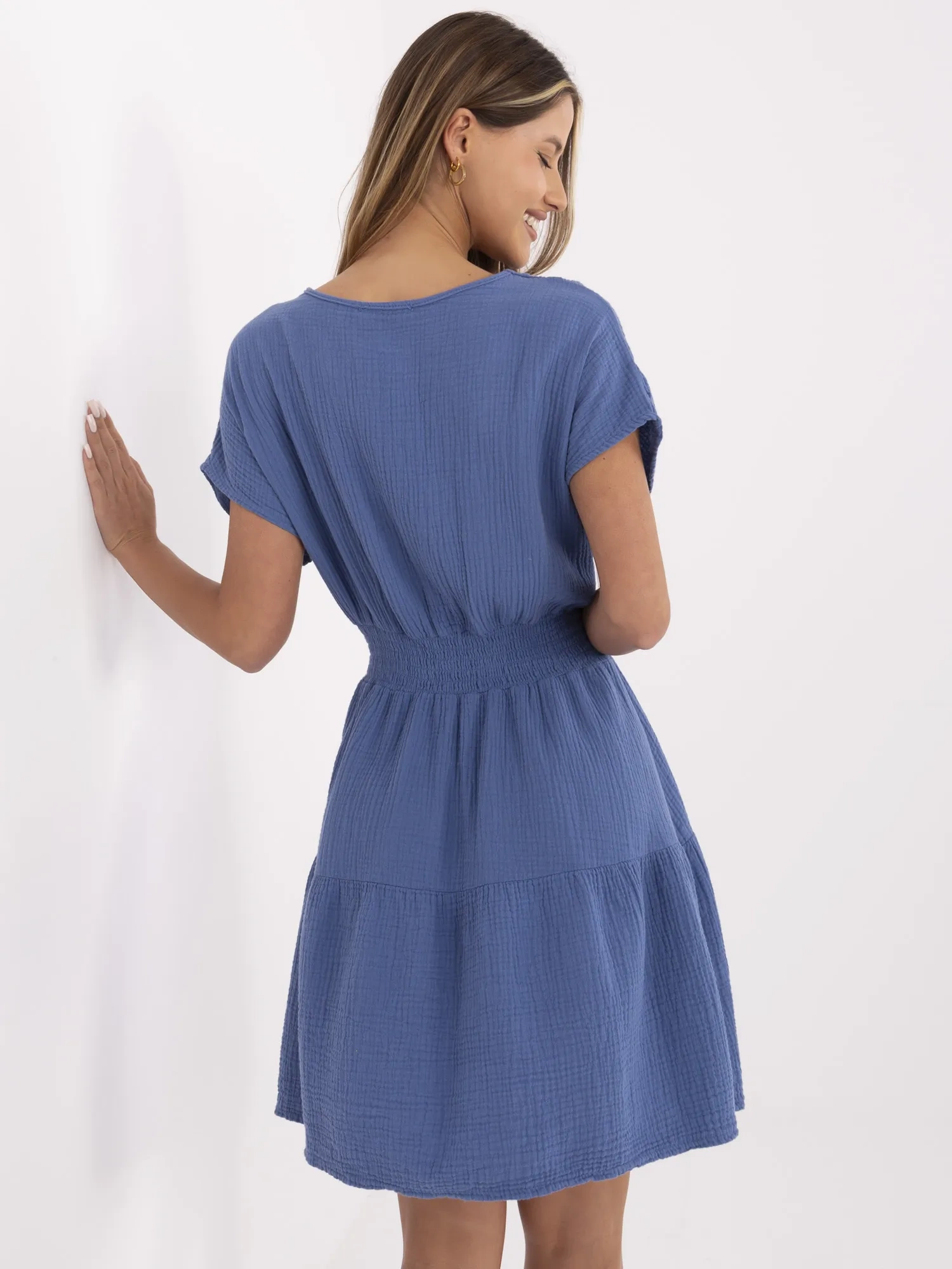 Vasarinė muslino suknelė su V iškirpte ir elastingu liemeniu "VIOLA" tamsi mėlyna - Image 3