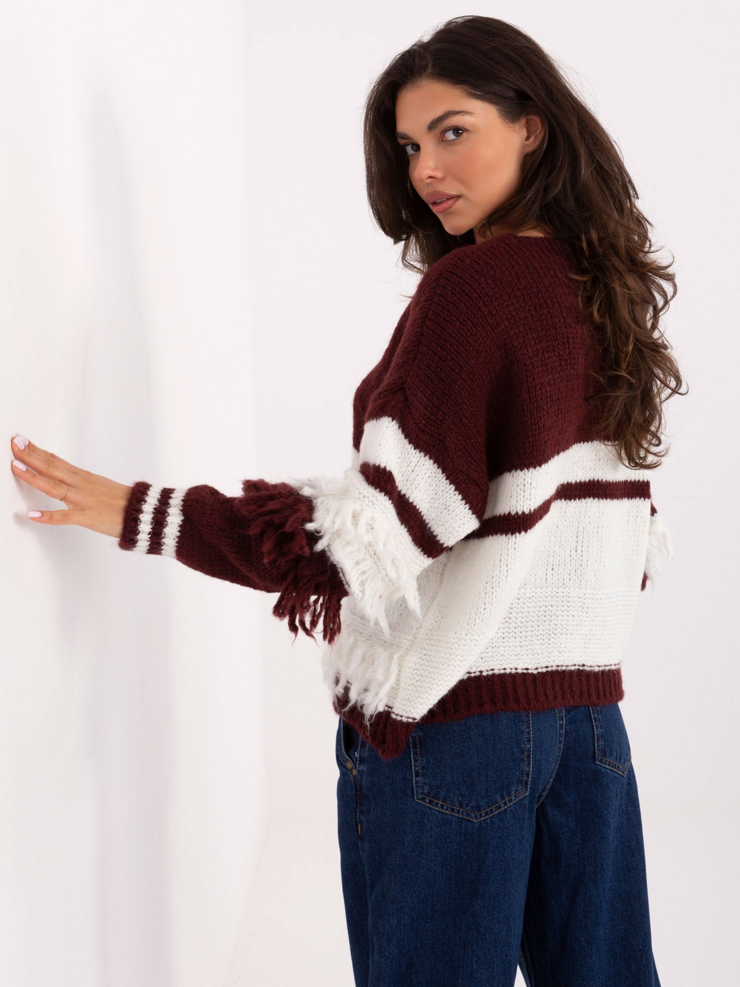 Šiltas ir stilingas megztinis su sagomis MI-SW-3211.31 bordo - Image 4