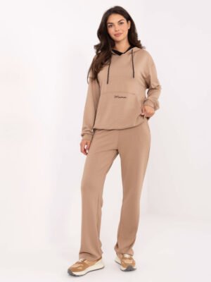 Laisvalaikio komplektas su kengūros kišenėmis ir gobtuvu "NOEMMI" tamsi smėlio