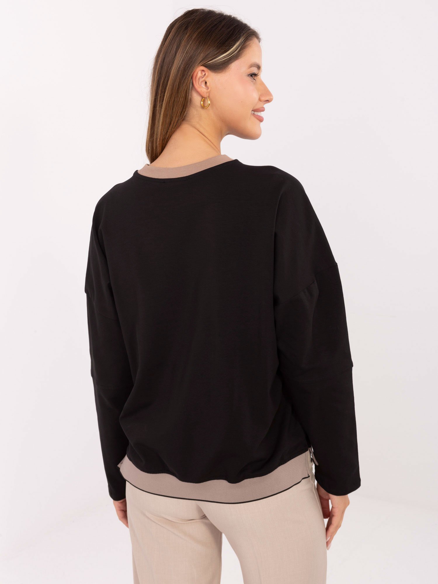 Laisvalaikio džemperis su užrašu ir sluoksniuota apačia "VESTA" juoda - Image 3