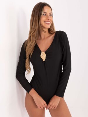 Bodis su V formos iškirpte ir dekoratyvine aukso spalvos detale "MARGO" juoda