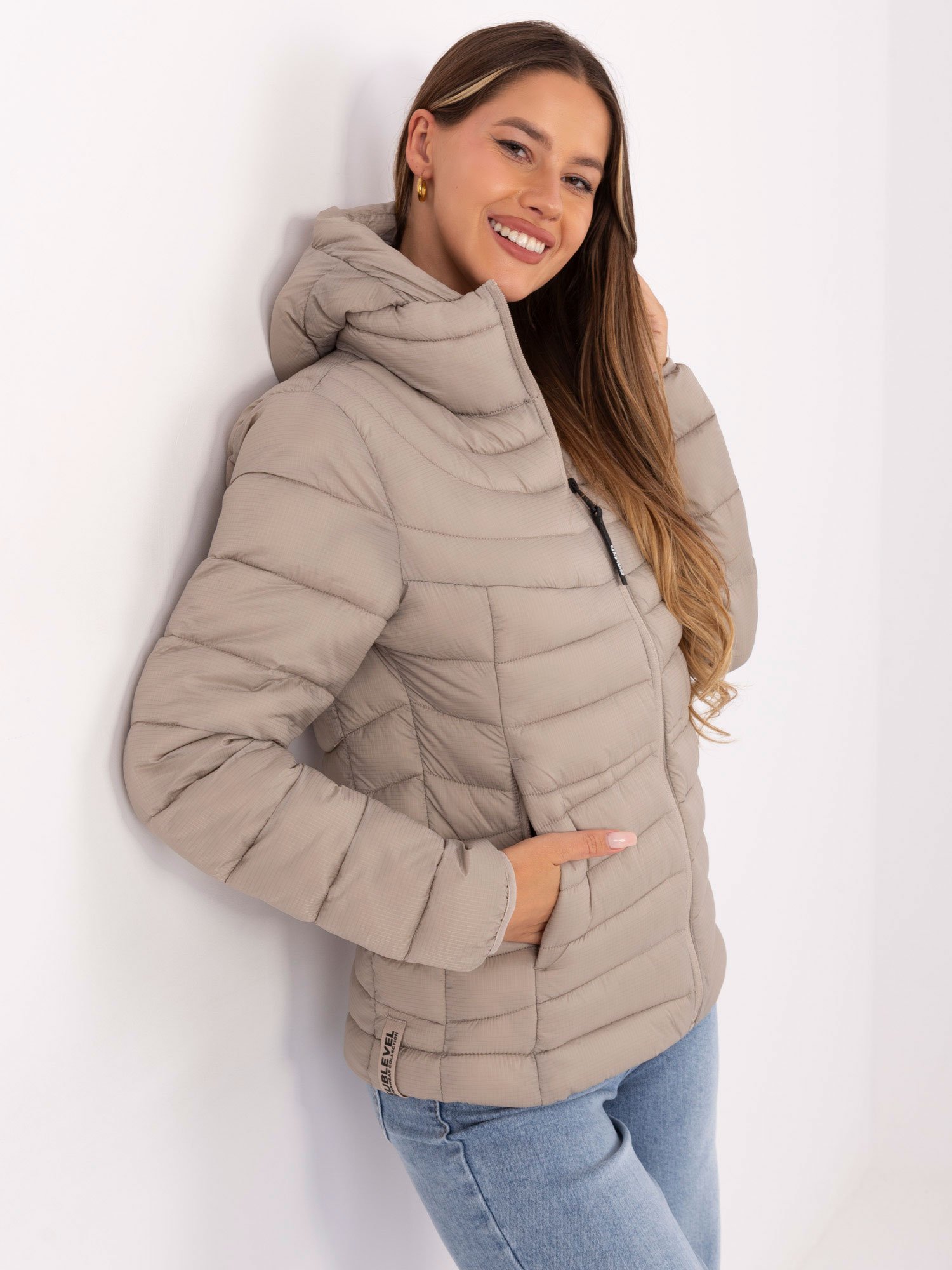 Šilta pereinamojo laikotarpio striukė su gobtuvu D50092XB44554A1 tamsi beige