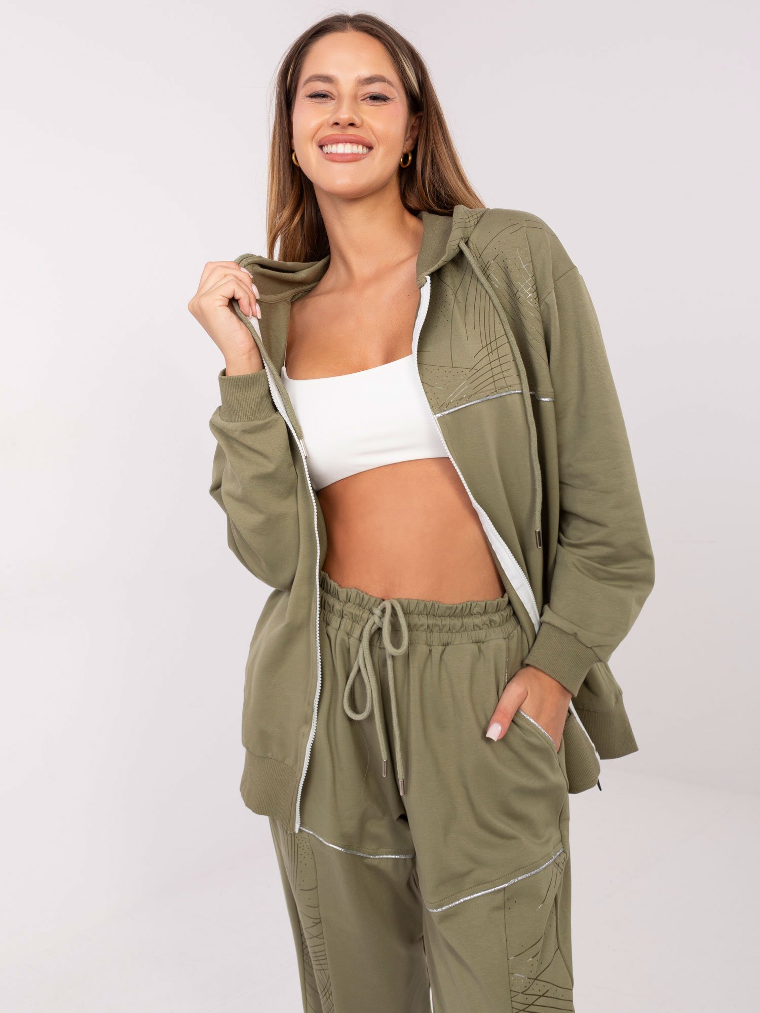 Laisvalaikio komplektas su blizgiais dekorais ir gobtuvu "SIBELL" khaki - Image 3