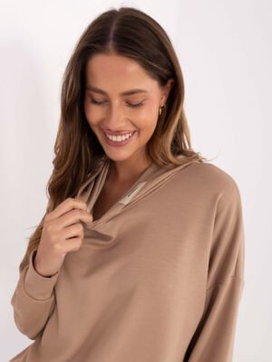 Alternative view of Džemperis su gobtuvu ir subtiliomis etiketės detalėmis "BETTY" smėlio