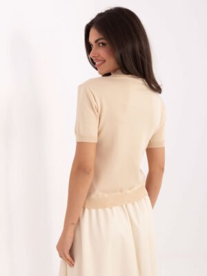 Alternative view of Klasikinis  megztukas trumpomis rankovėmis su dekoratyvine širdele "CARMELLA" smėlio