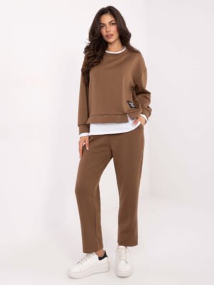 Laisvalaikio komplektas su sluoksniuoto dizaino džemperiu "MATTEO" karamelė