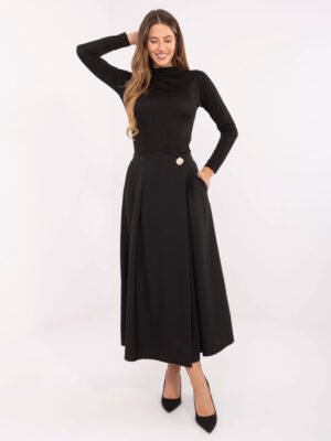 Klostuotas midi sijonas su dekoratyvine saga "MANNI" juoda