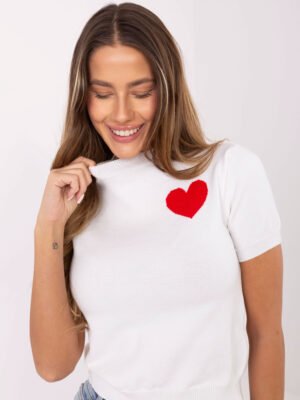 Alternative view of Klasikinis  megztukas trumpomis rankovėmis su dekoratyvine širdele "CARMELLA" pieno balta