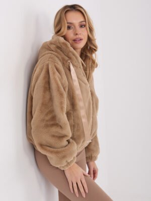 Alternative view of Trumpa dirbtinio kailiuko striukė  "NIKOLE" smėlio