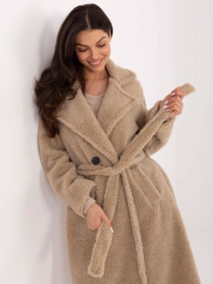 Jaukus ilgas kailiuko tekstūros paltas "LAVITO" smėlio