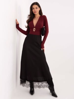 Rafinuotas bodis su V formos iškirpte ir dekoratyvine sagtimi "NORRIS" bordo