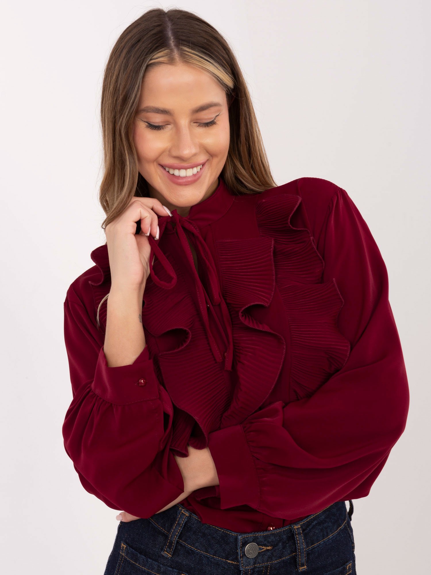 Marškiniai su plisuotais raukiniais ir dekoratyviu kaklo raišteliu "EVELYN" bordo - Image 4