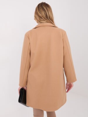 Alternative view of Klasikinio stiliaus trumpas paltas užsegamas dekoratyvine saga "VALERY" karamelinė