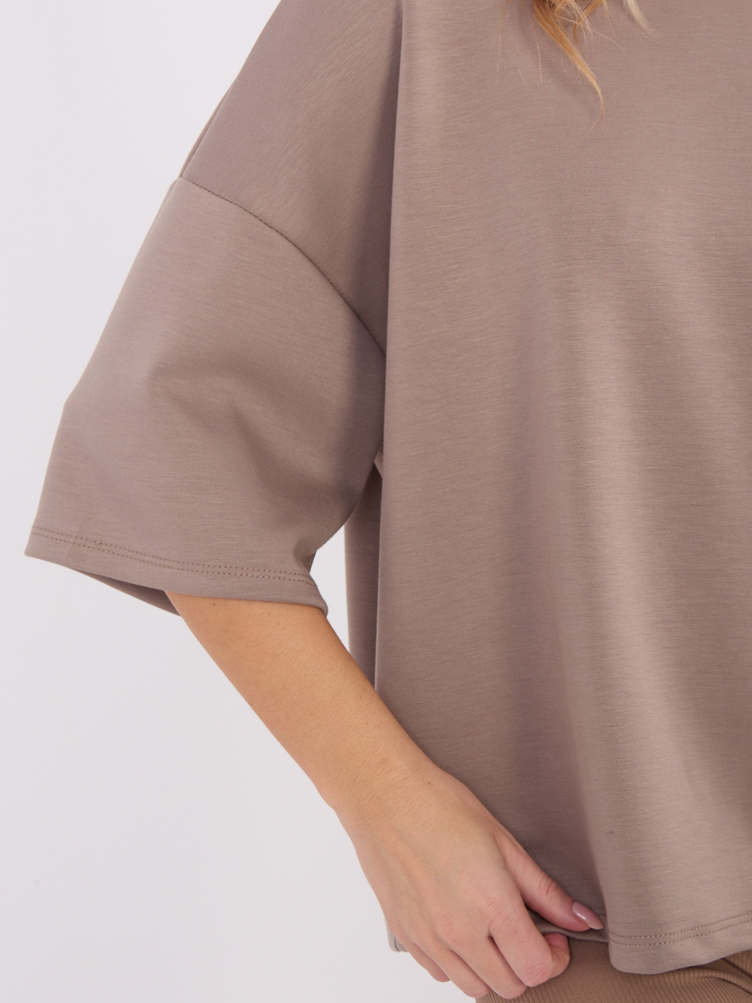 Minimalistinė oversize palaidinė su platintomis 3/4 rankovėmis "TERESA" tamsi smėlio - Image 5