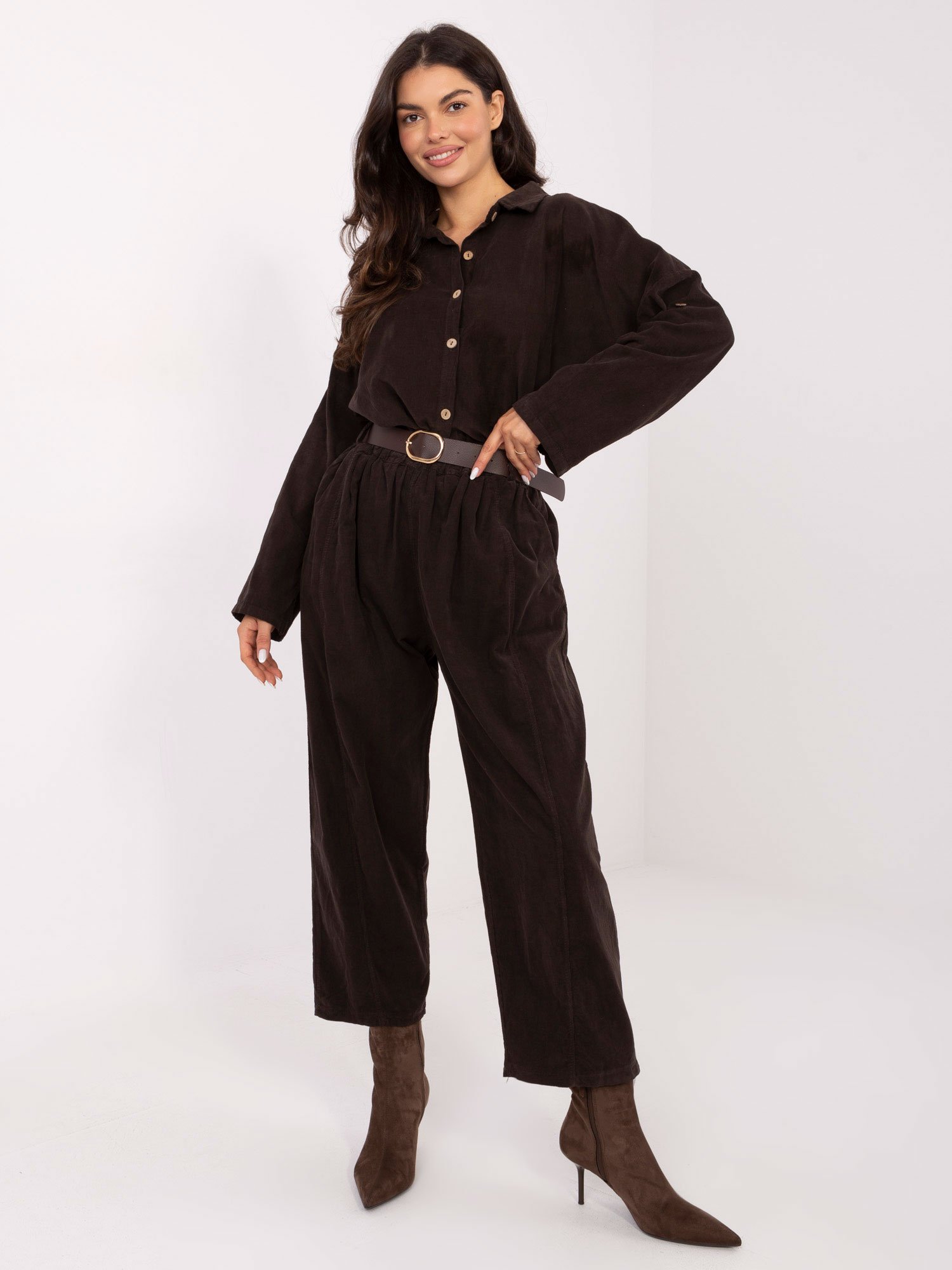 Laisvalaikio stiliaus marškiniai su reguliuojamomis rankovėmis "SAIRA" tamsi ruda