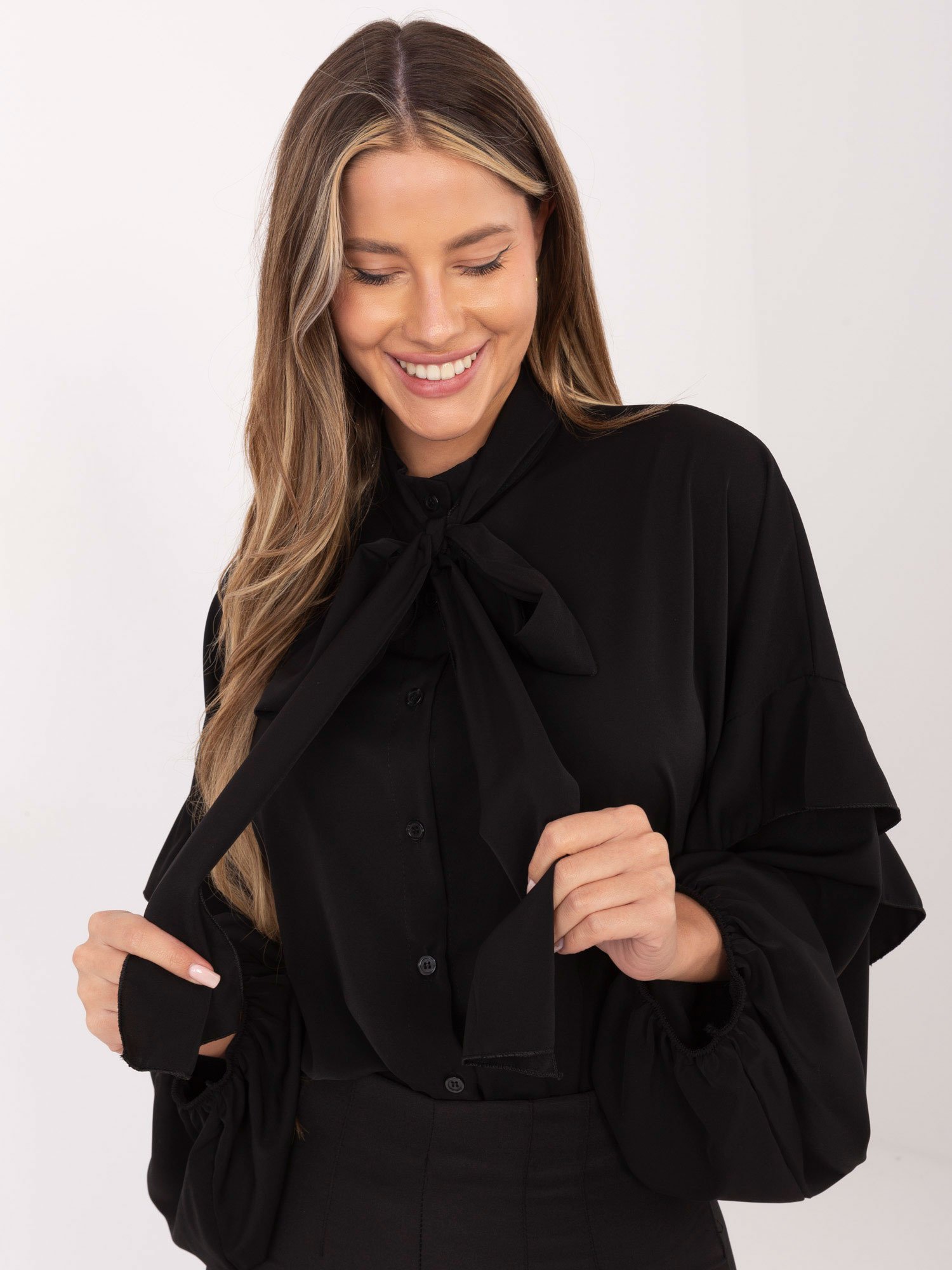 Marškiniai su kaspinu ir pūstomis rankovėmis "CHERYL" juoda - Image 2