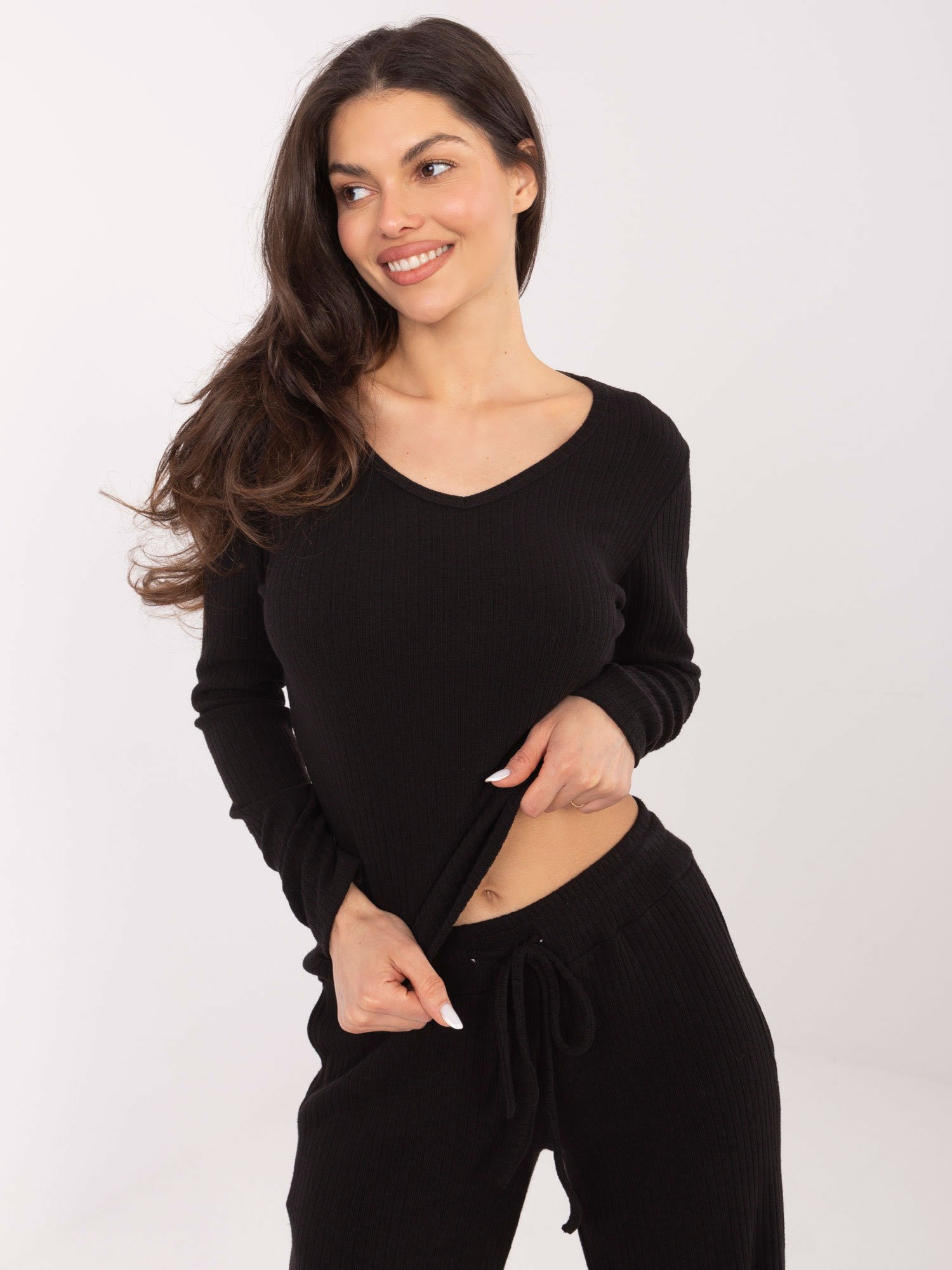 Stulpeliu megztas laisvo silueto megztinis "JENNY" juoda - Image 2