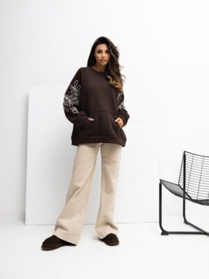 Alternative view of Oversize stiliaus džemperis puošniomis rankovėmis "RUBBI" rudas