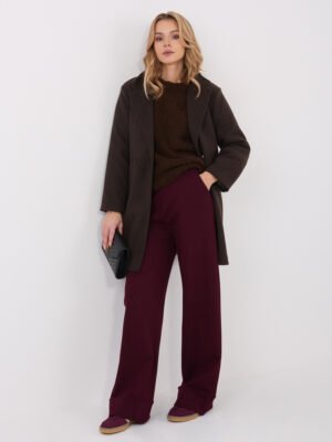 Klasikinio stiliaus trumpas paltas užsegamas dekoratyvine saga "VALERY" tamsi ruda