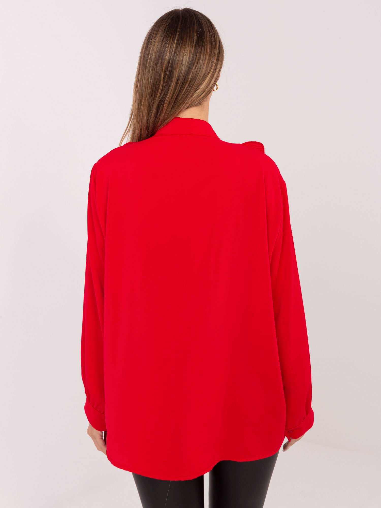 Marškiniai su plisuotais raukiniais ir dekoratyviu kaklo raišteliu "EVELYN" raudona - Image 5