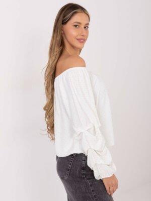 Alternative view of Palaidinė su atidengtais pečiais, blizgančiais taškeliais ir pūstomis rankovėmis "ODETTE" pieno balta