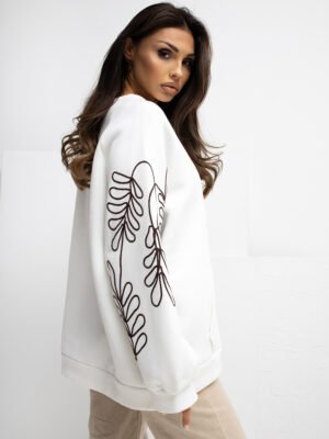 Oversize stiliaus džemperis puošniomis rankovėmis "RUBBI" pieno baltumo