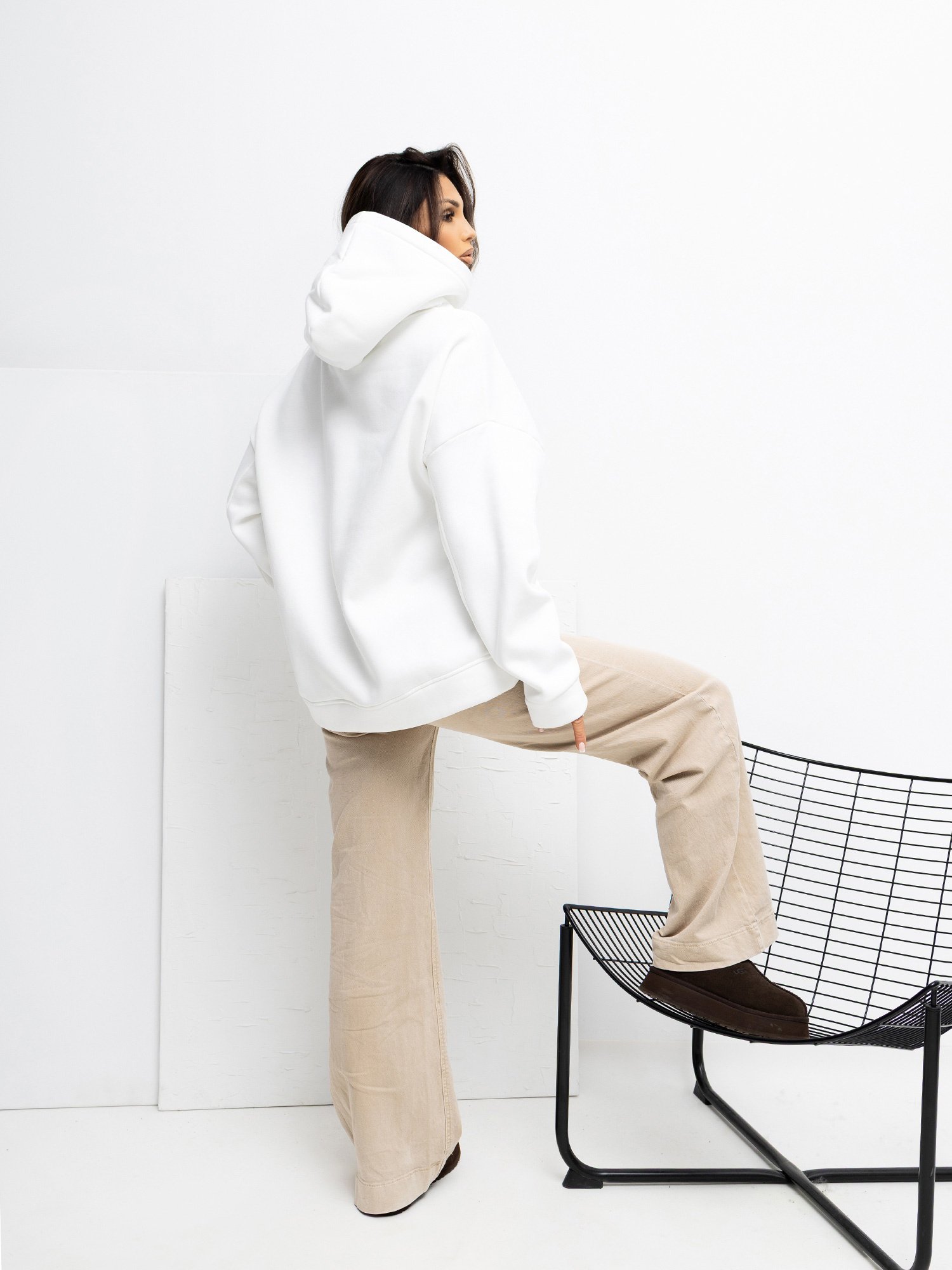 Oversize džemperis su užrašu ir gobtuvu "MOSSE" pieno balta - Image 4