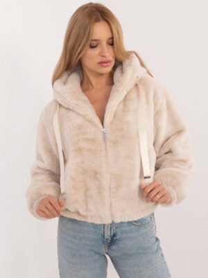 Trumpa dirbtinio kailiuko striukė  "NIKOLE" šviesi smėlio