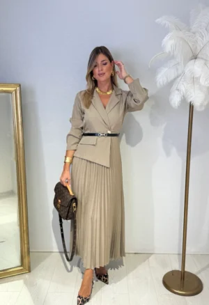 Photo 5956536692687095847 y