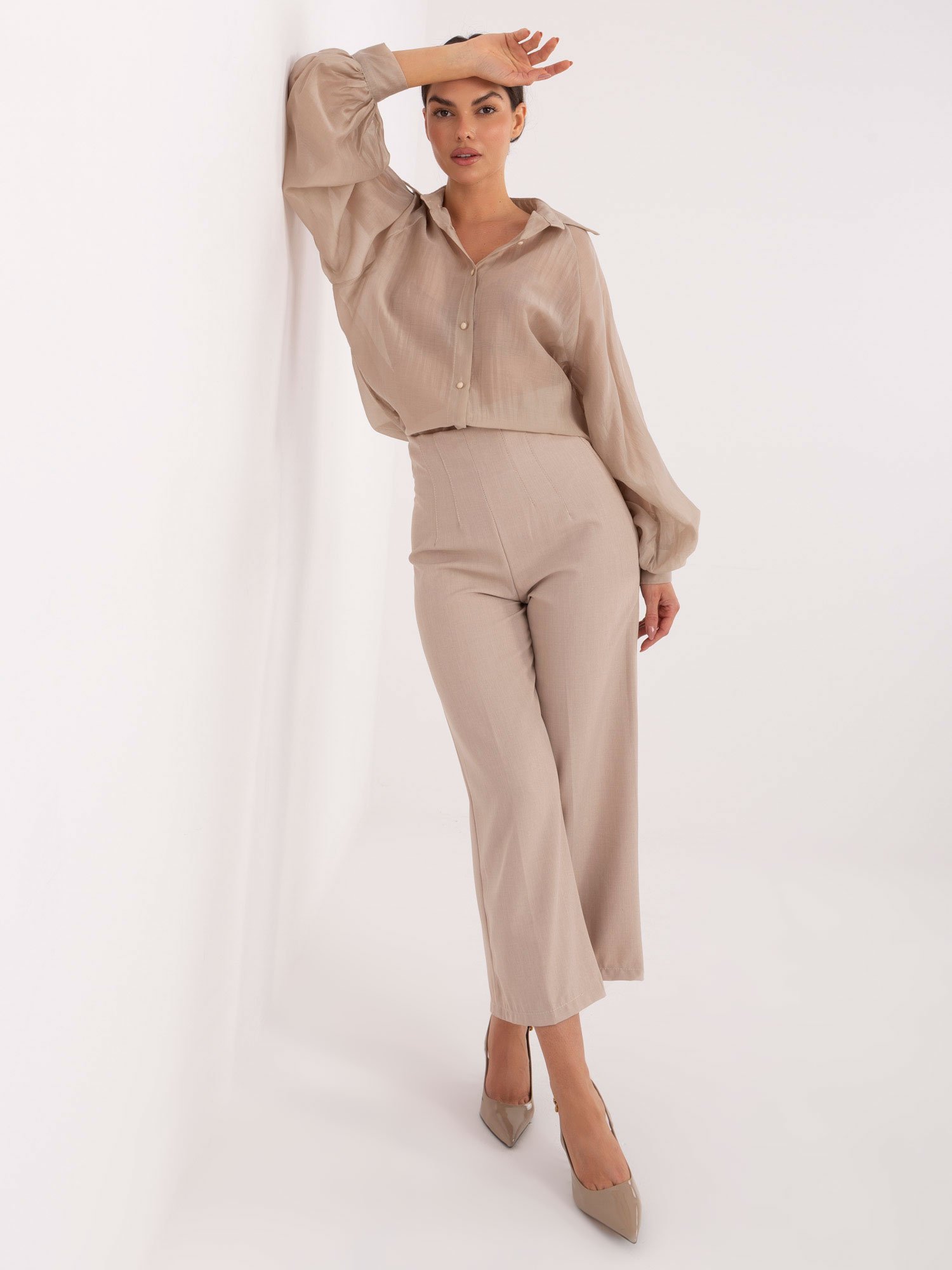 Lengvo audinio marškiniai su klasikine apykakle ir pūstomis rankovėmis "DEBRA" smėlio