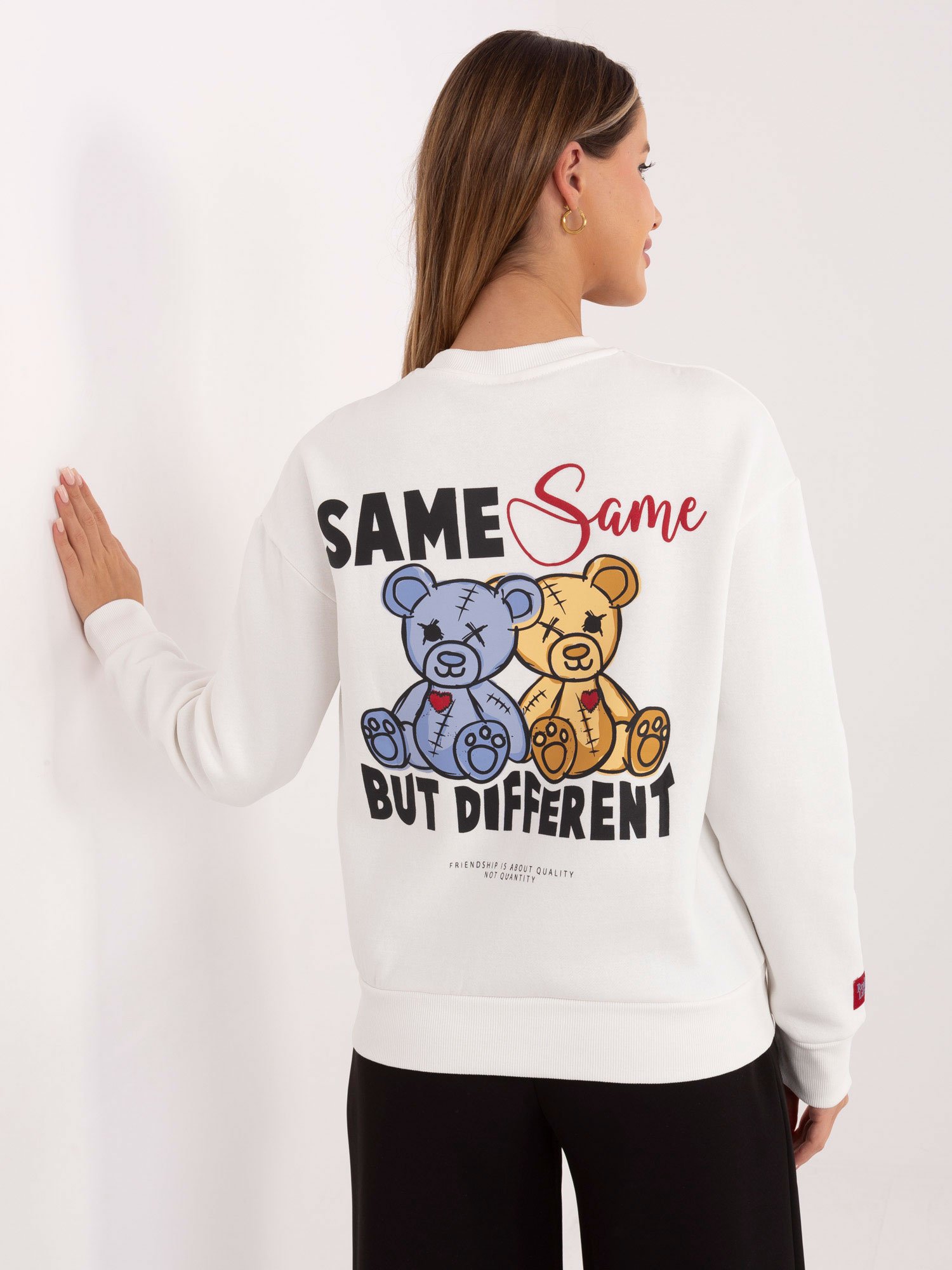 Džemperis stilingam laisvalaikiui „DIFFERENT” balta