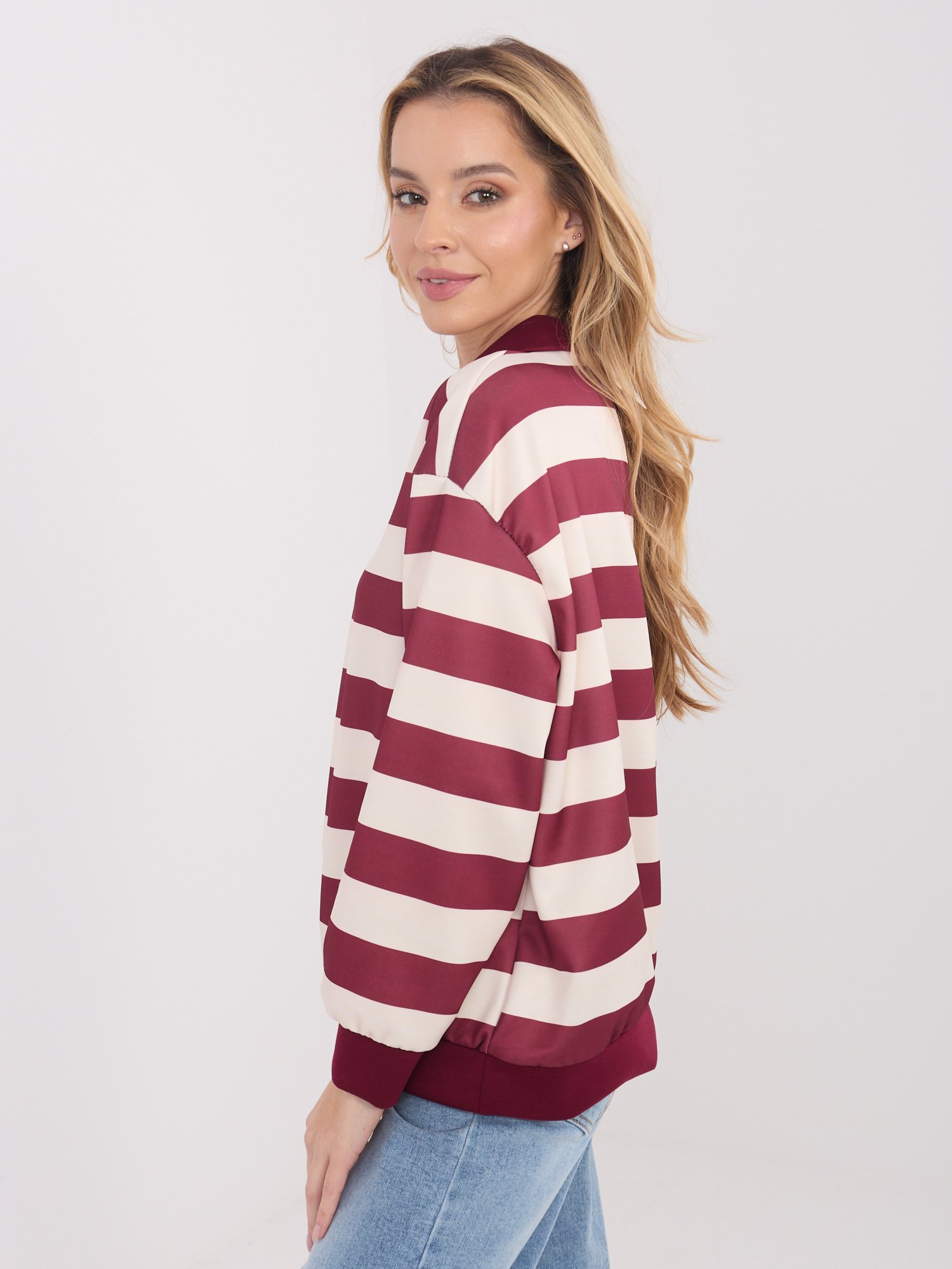 Oversize džemperis plačiomis juostomis su trumpu užtrauktuku "REMI" bordo - Image 3