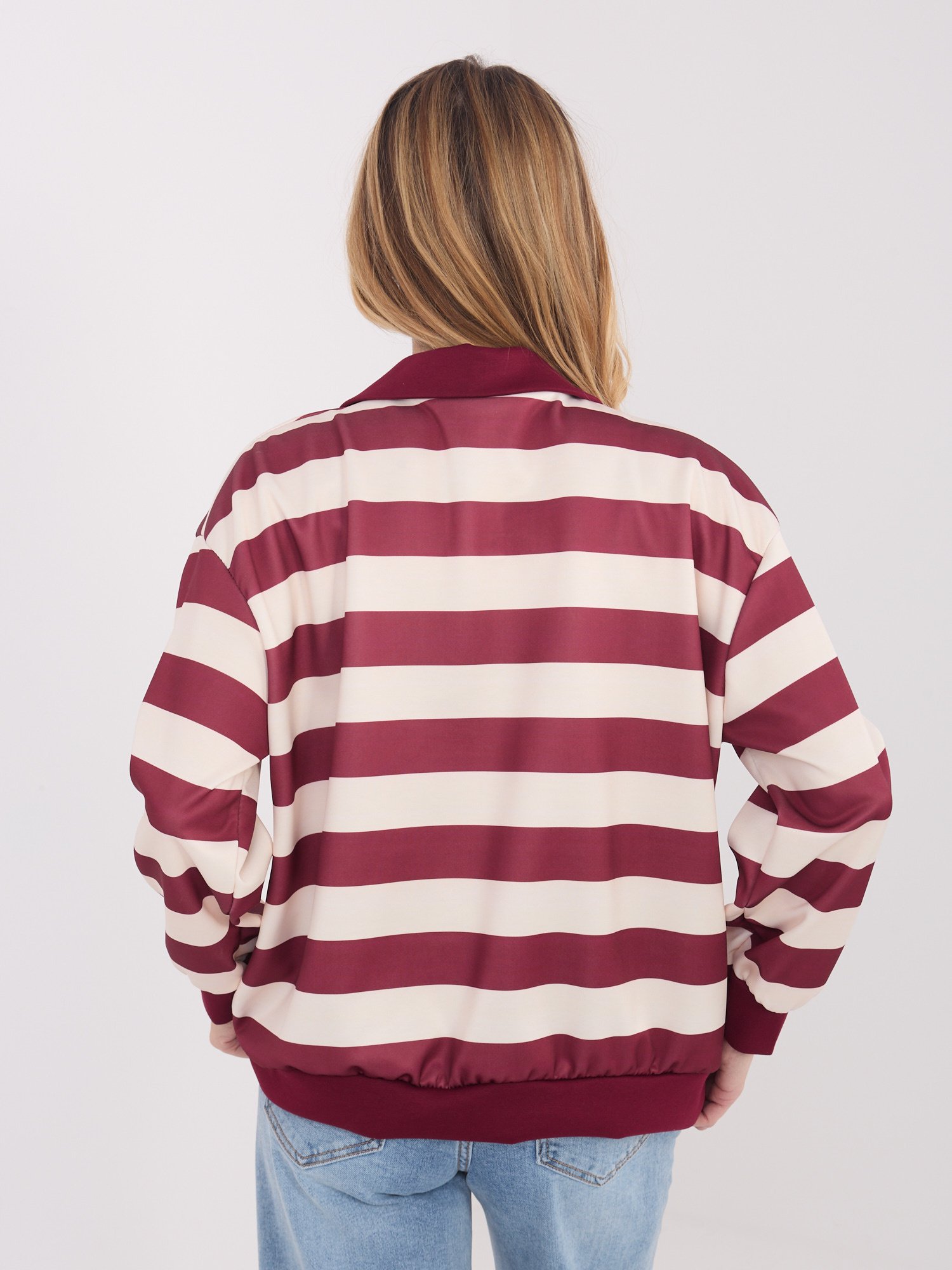 Oversize džemperis plačiomis juostomis su trumpu užtrauktuku "REMI" bordo - Image 4