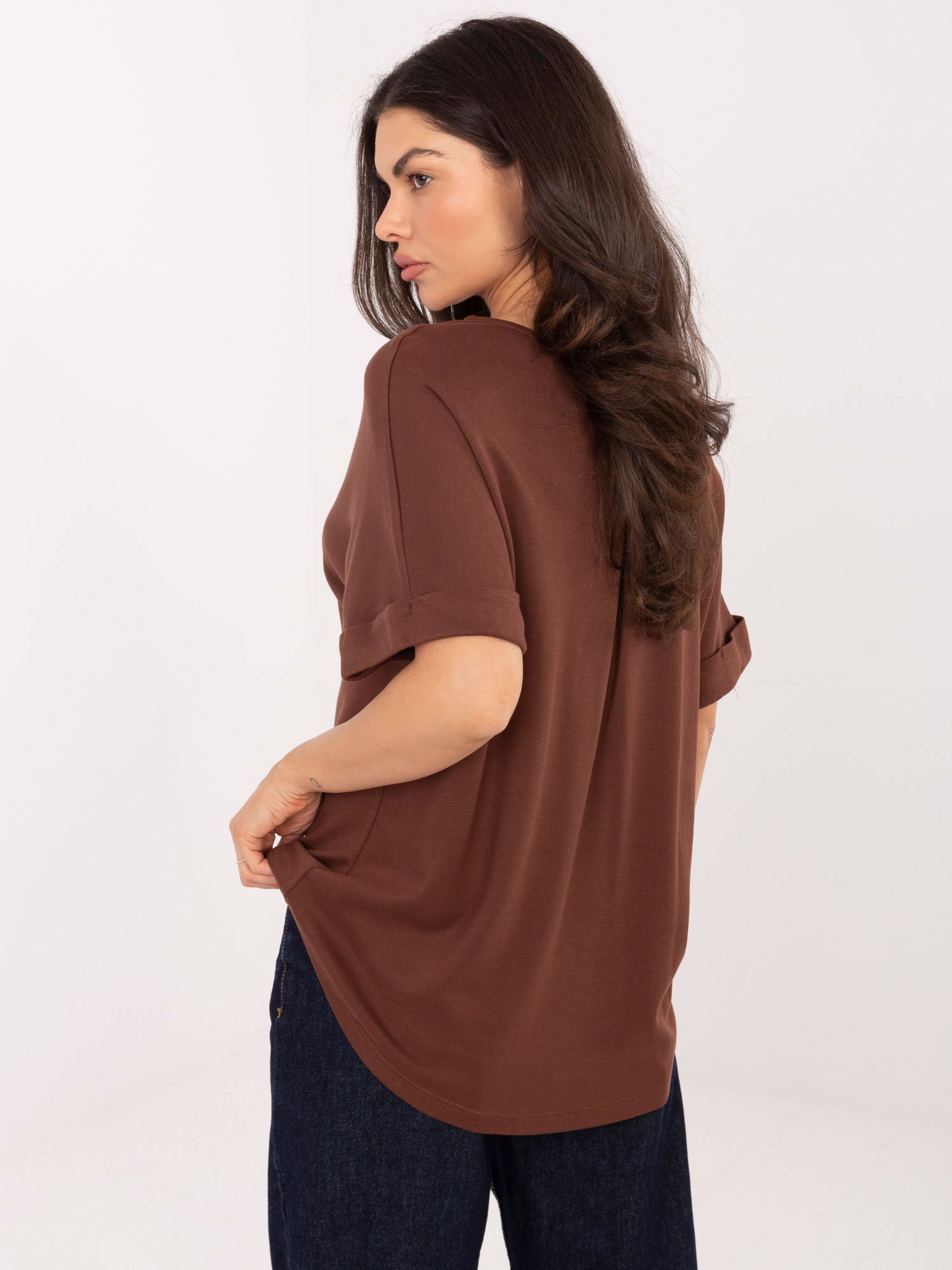 Laisvo kirpimo palaidinė su atlenktomis trumpomis rankovėmis "JOANA" ruda - Image 2