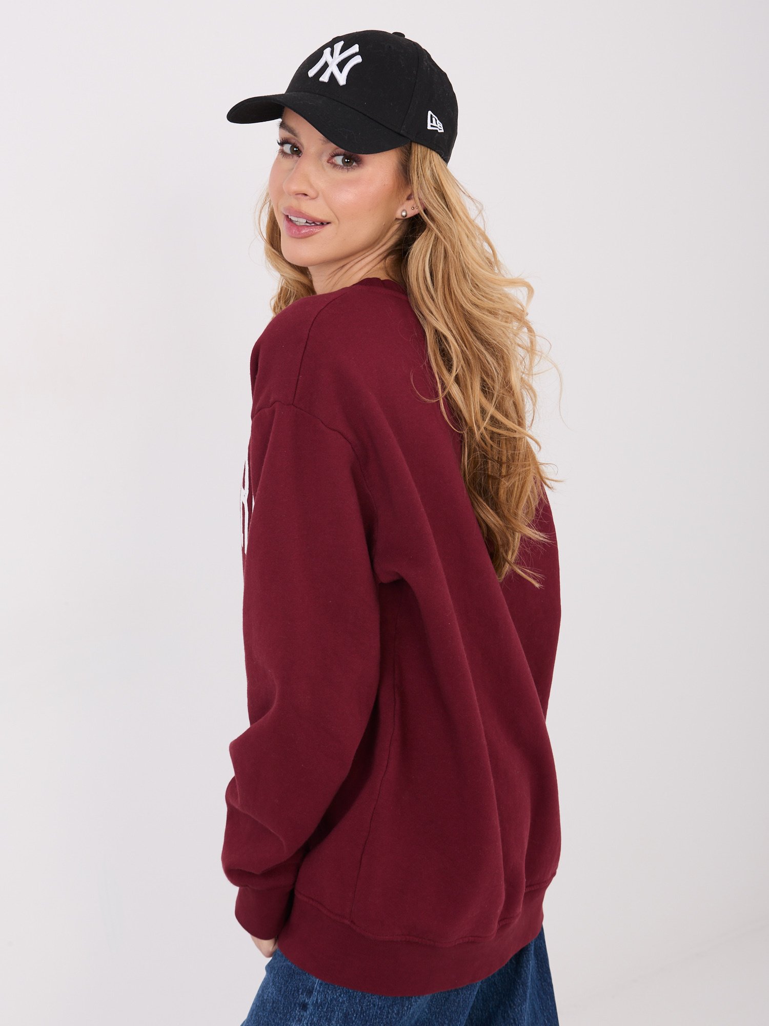 Oversize stiliaus džemperis su užrašu "NEW YORK" bordo - Image 2