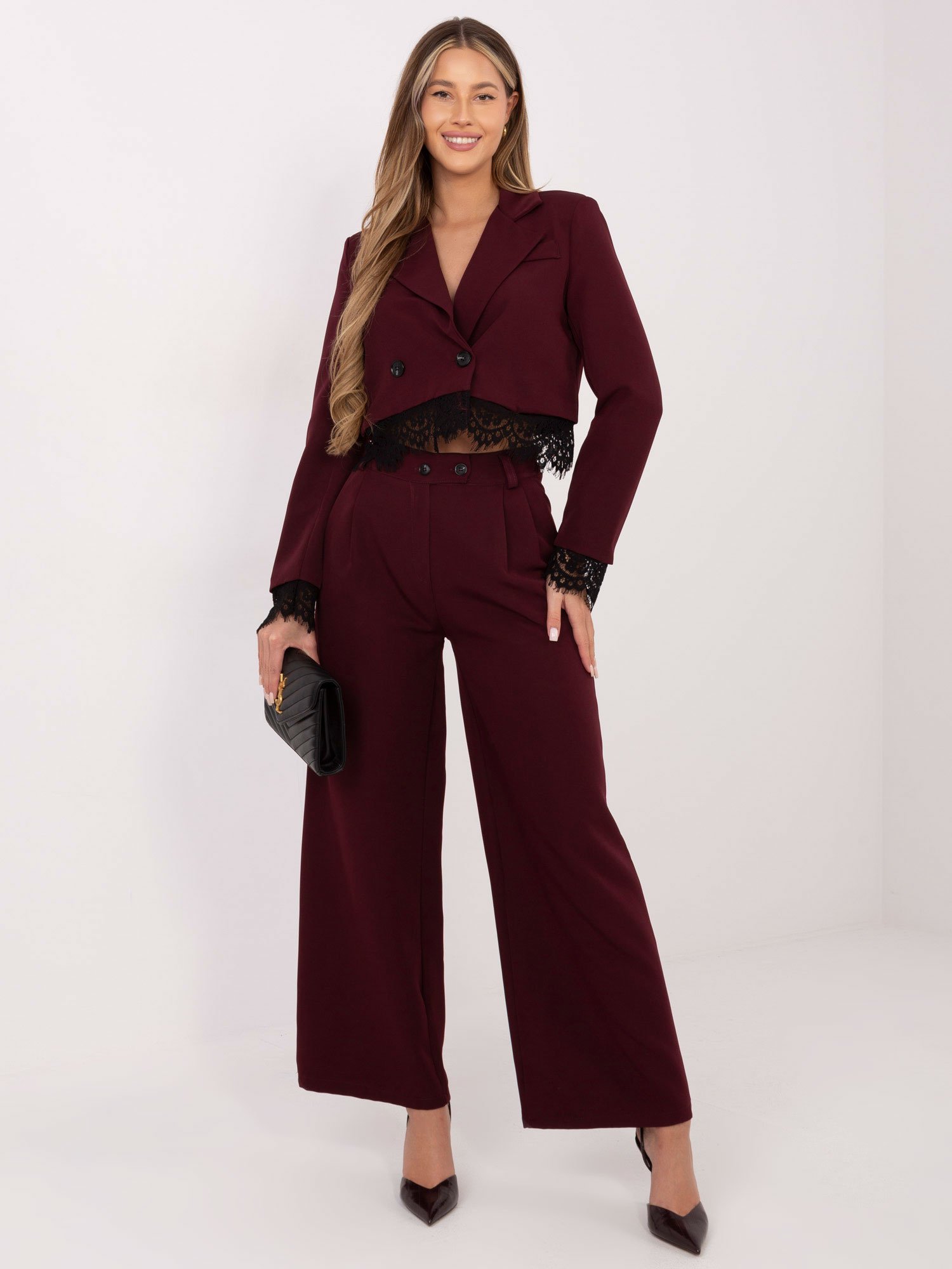 Trumpas švarkelis su nėrinių apdaila "KELLI" bordo