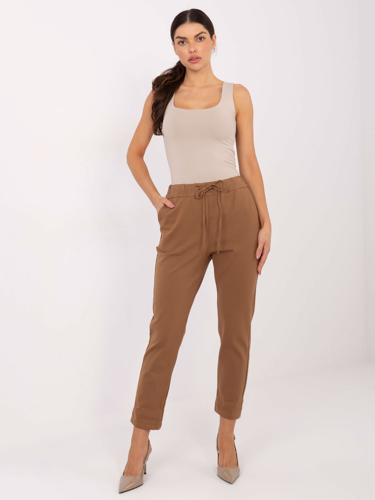 Tiesaus silueto kelnės su raišteliu "KYOTO" karamelinė