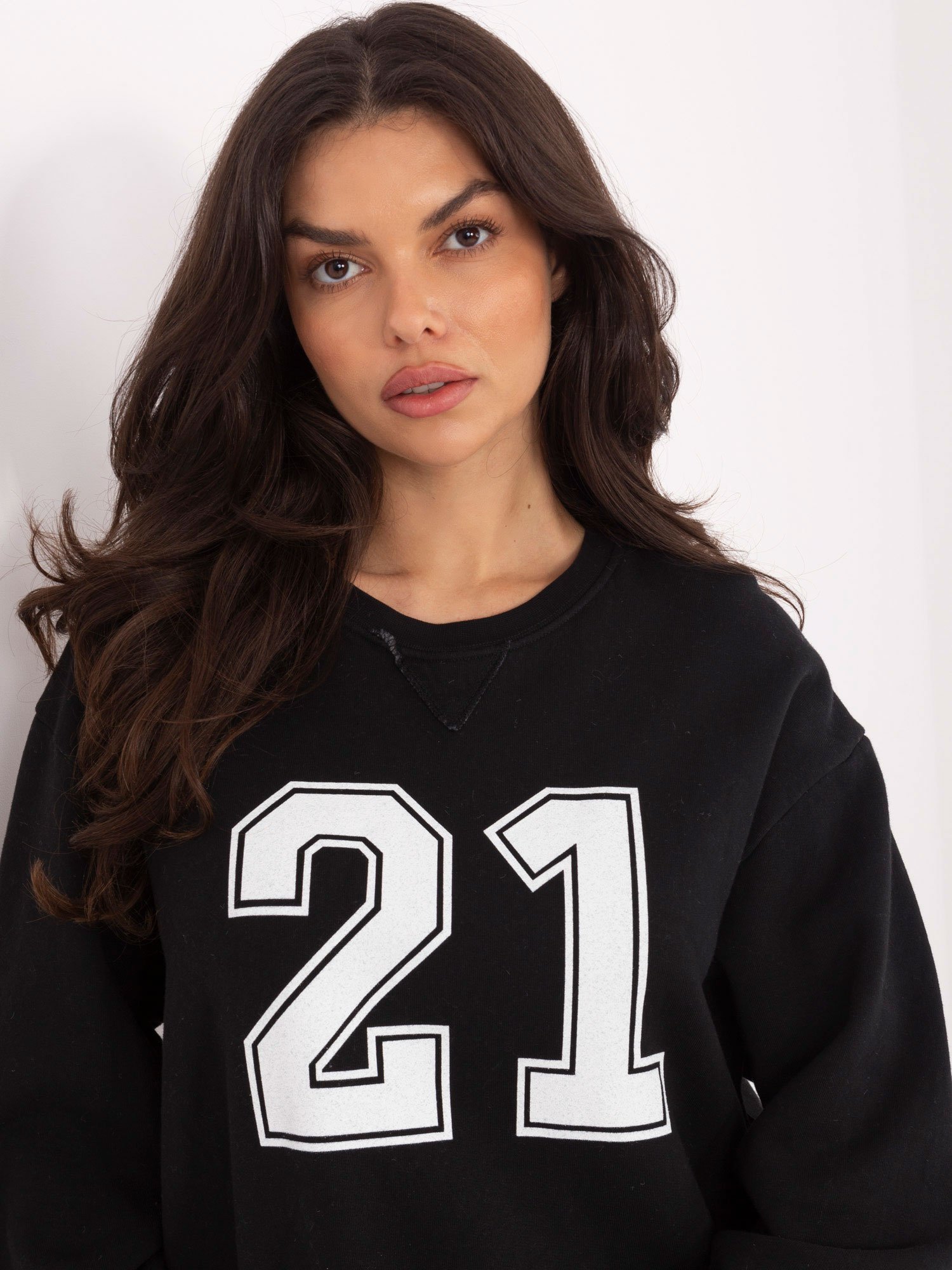 Oversize džemperis "Numeris 21" juoda - Image 3