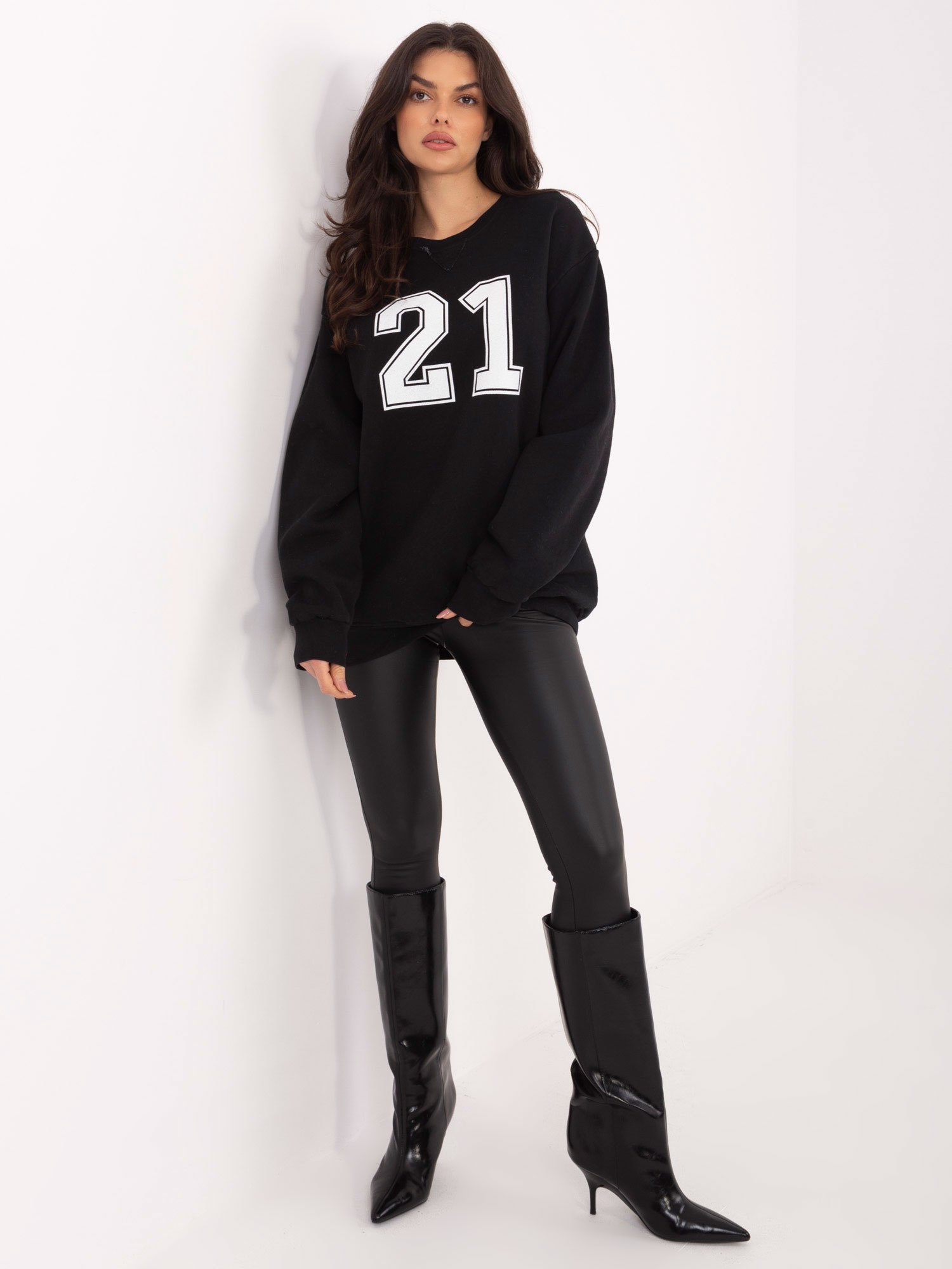 Oversize džemperis "Numeris 21" juoda
