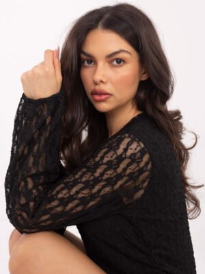 Alternative view of Kokteilinė nėrinių suknelė  ilgomis permatomomis rankovėmis "AMBER" juoda