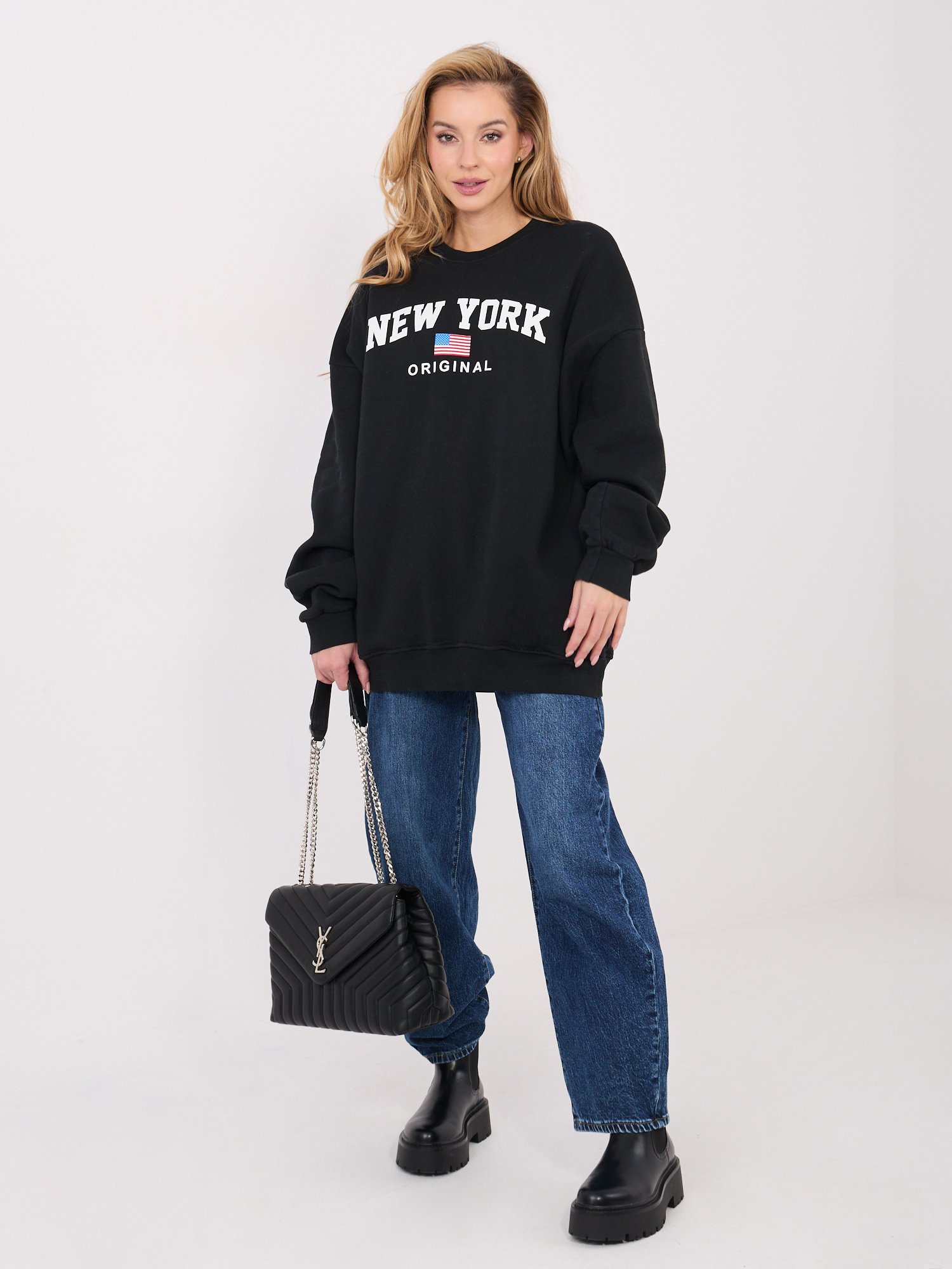 Šiltas oversize džemperis su pūkeliu "KLARA" juoda