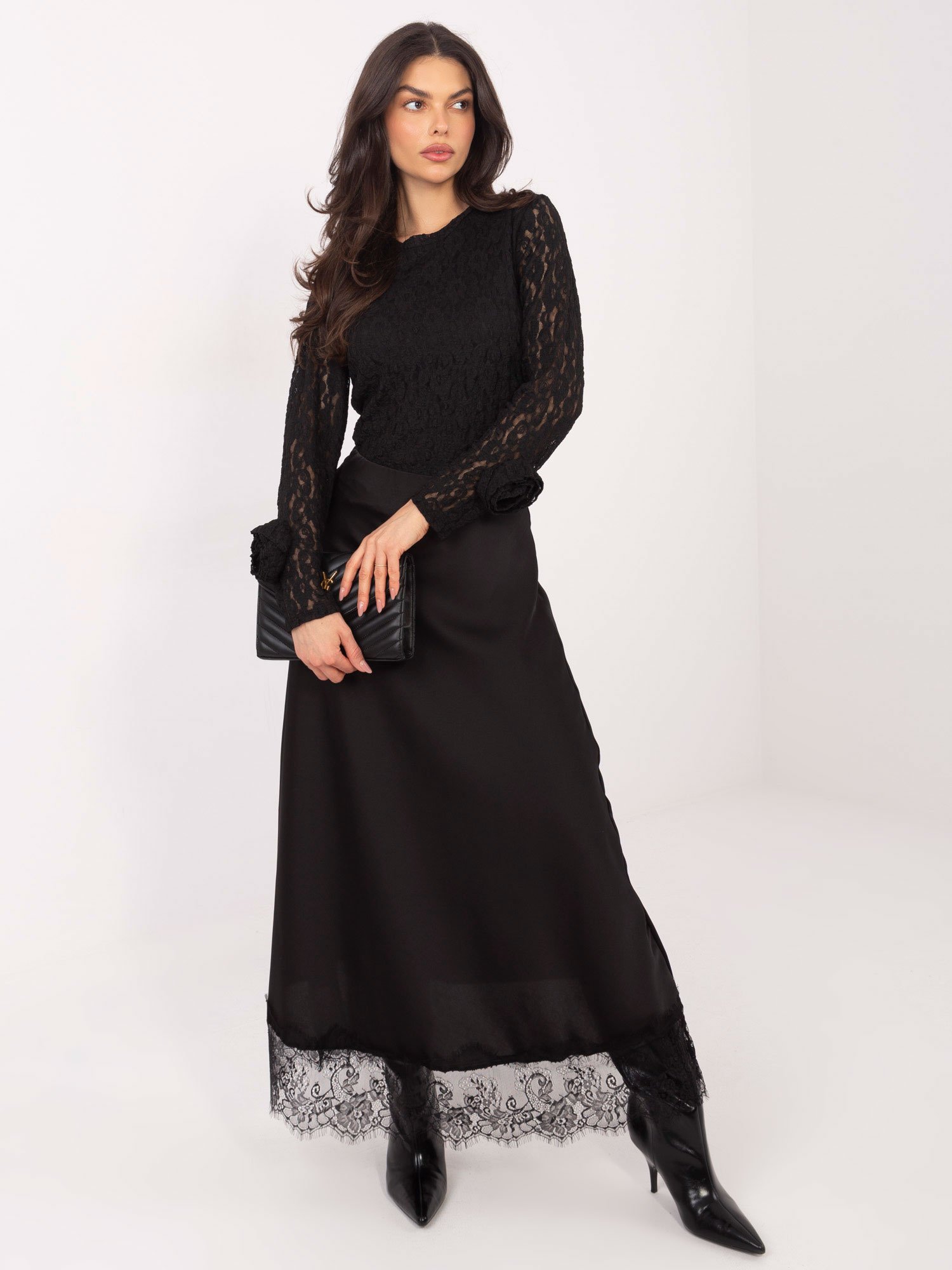 Puošni nėrinių palaidinė su dekoratyviomis gėlėmis ant rankogalių "ANDREA" juoda