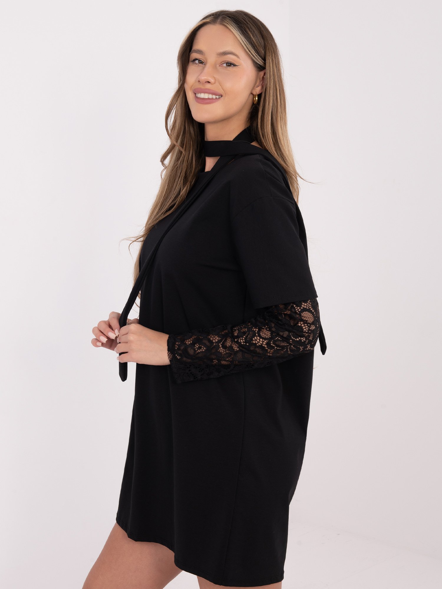 Laisvo silueto suknelė su nėriniais "SAIBEL" juoda