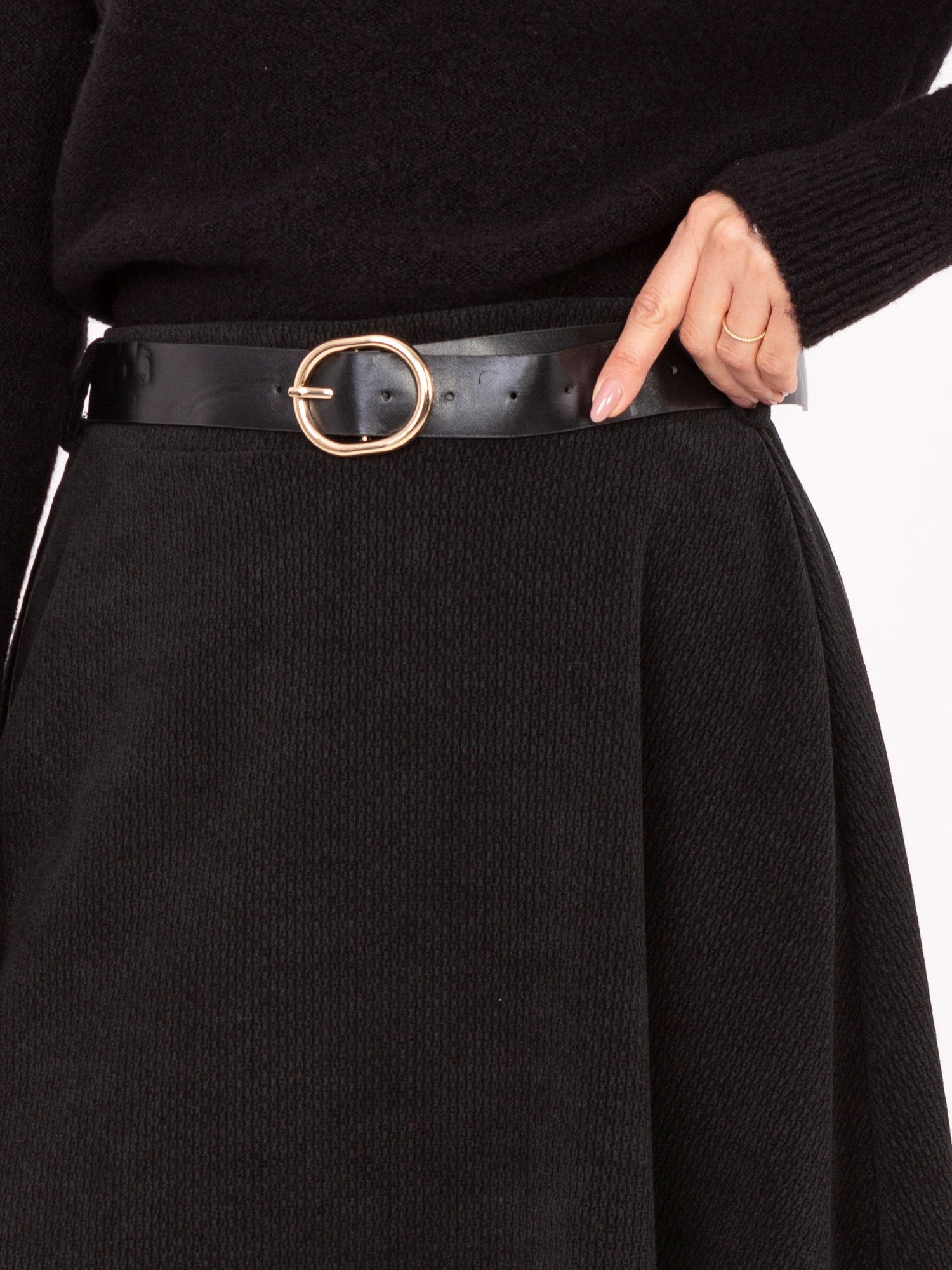 Minkšto audinio platėjantis midi sijonas su diržu "GIZELL" juoda - Image 3