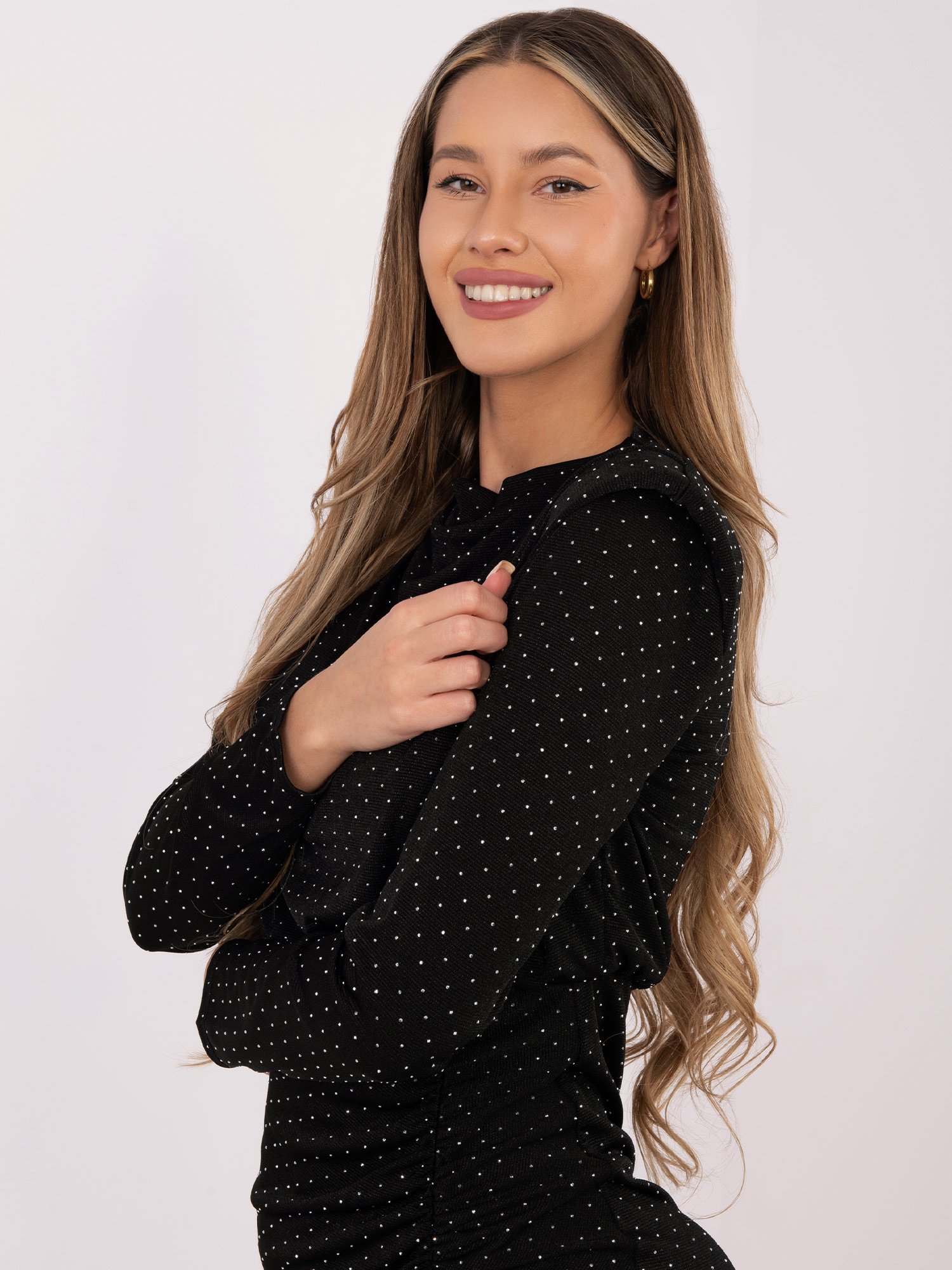 Puošni priglundanti vakarinė suknelė su skeltuku "AMOR" juoda - Image 5