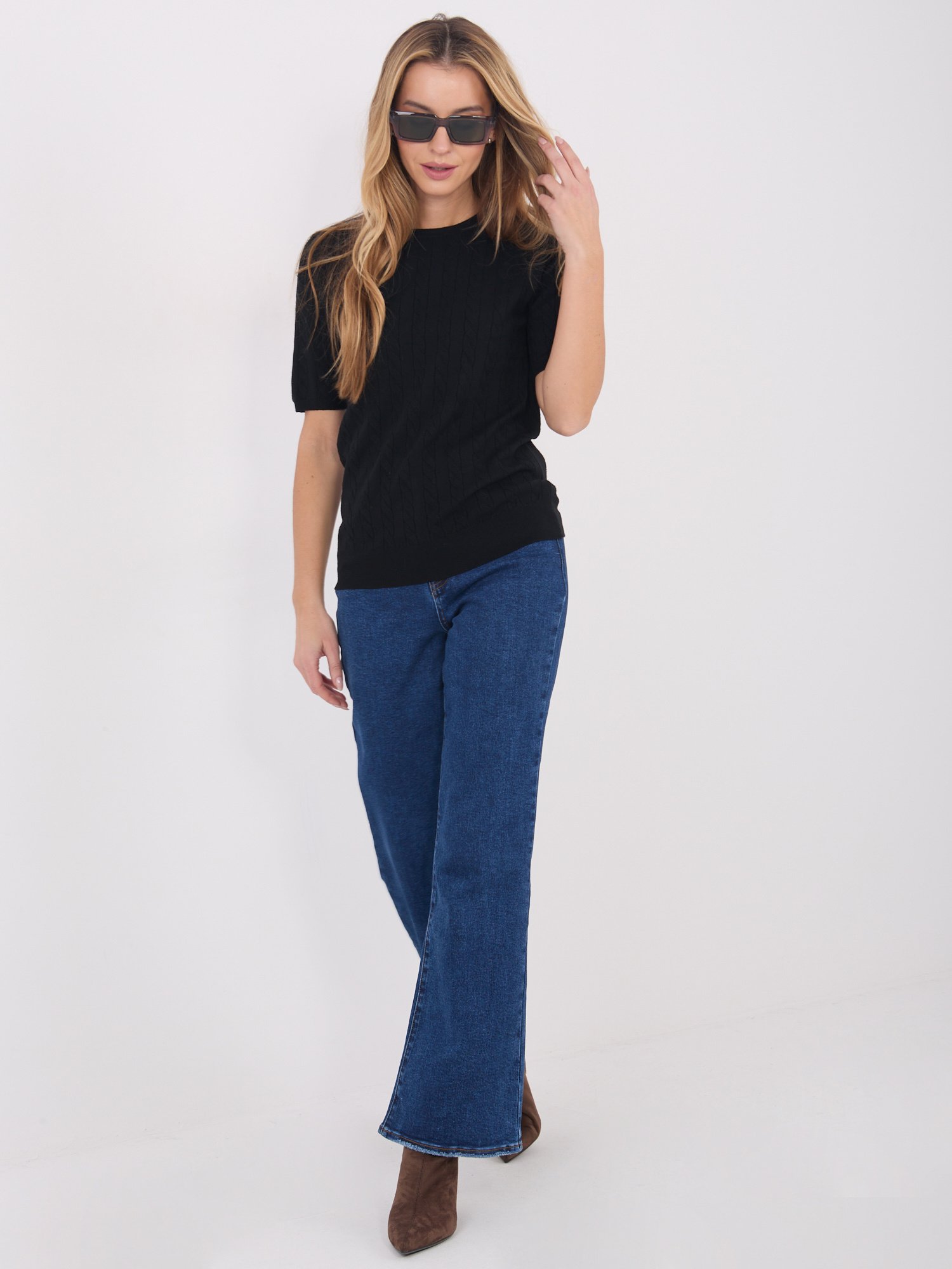 Megztukas trumpomis rankovėmis "ADRIA" juoda