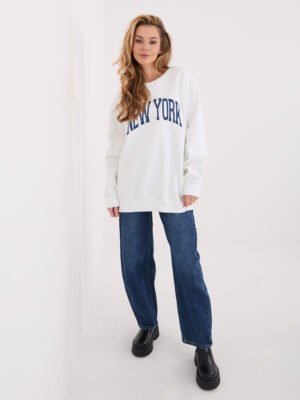Oversize stiliaus džemperis su užrašu "NEW YORK" pieno balta
