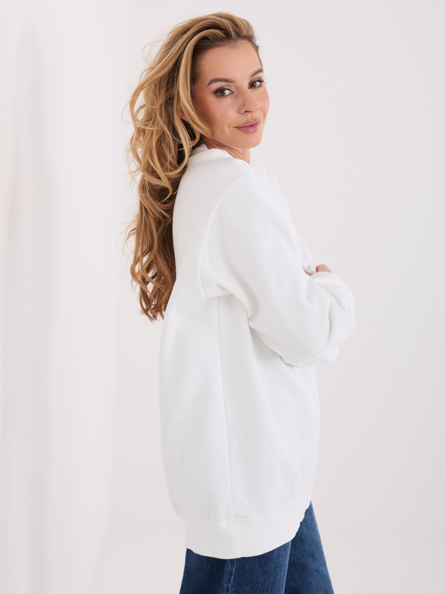 Oversize stiliaus džemperis su užrašu "NEW YORK" pieno balta - Image 3