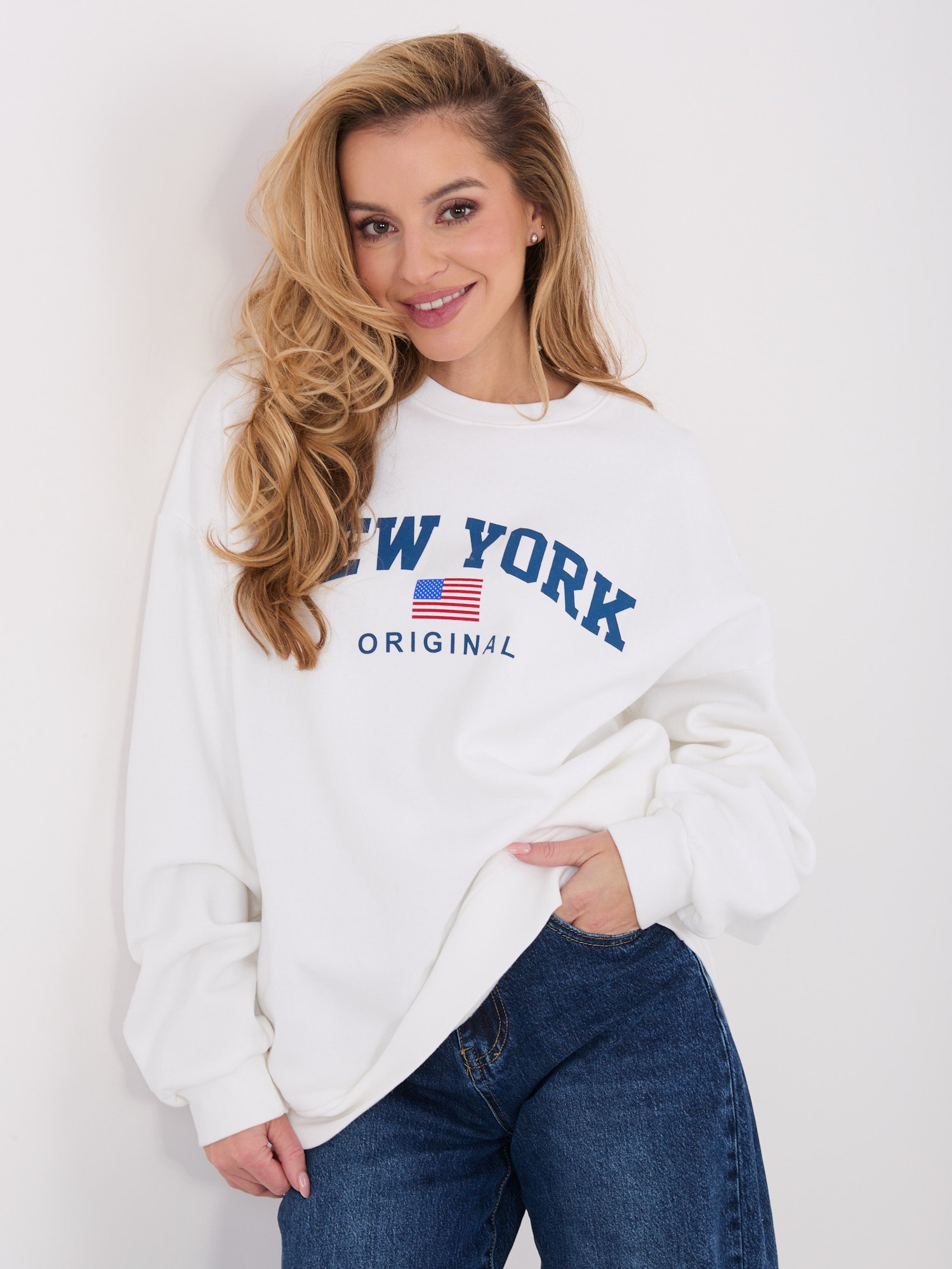 Šiltas oversize džemperis su pūkeliu "KLARA" pieno balta - Image 4